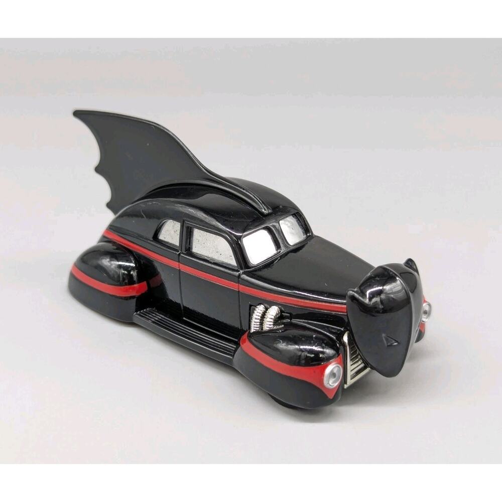 Corgi 2004 Batman 1940's DC Comics Batmobile 1:43 Diecast Car Black & Red